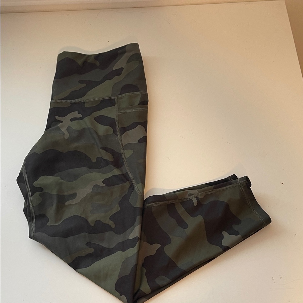 Old Navy Green Camo Women’s Petite Leggings